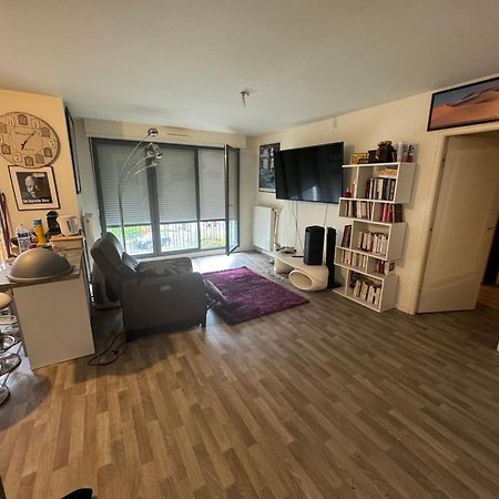 Nanterre Prefectural Residence: Spacious Room near La Defense Exterior photo
